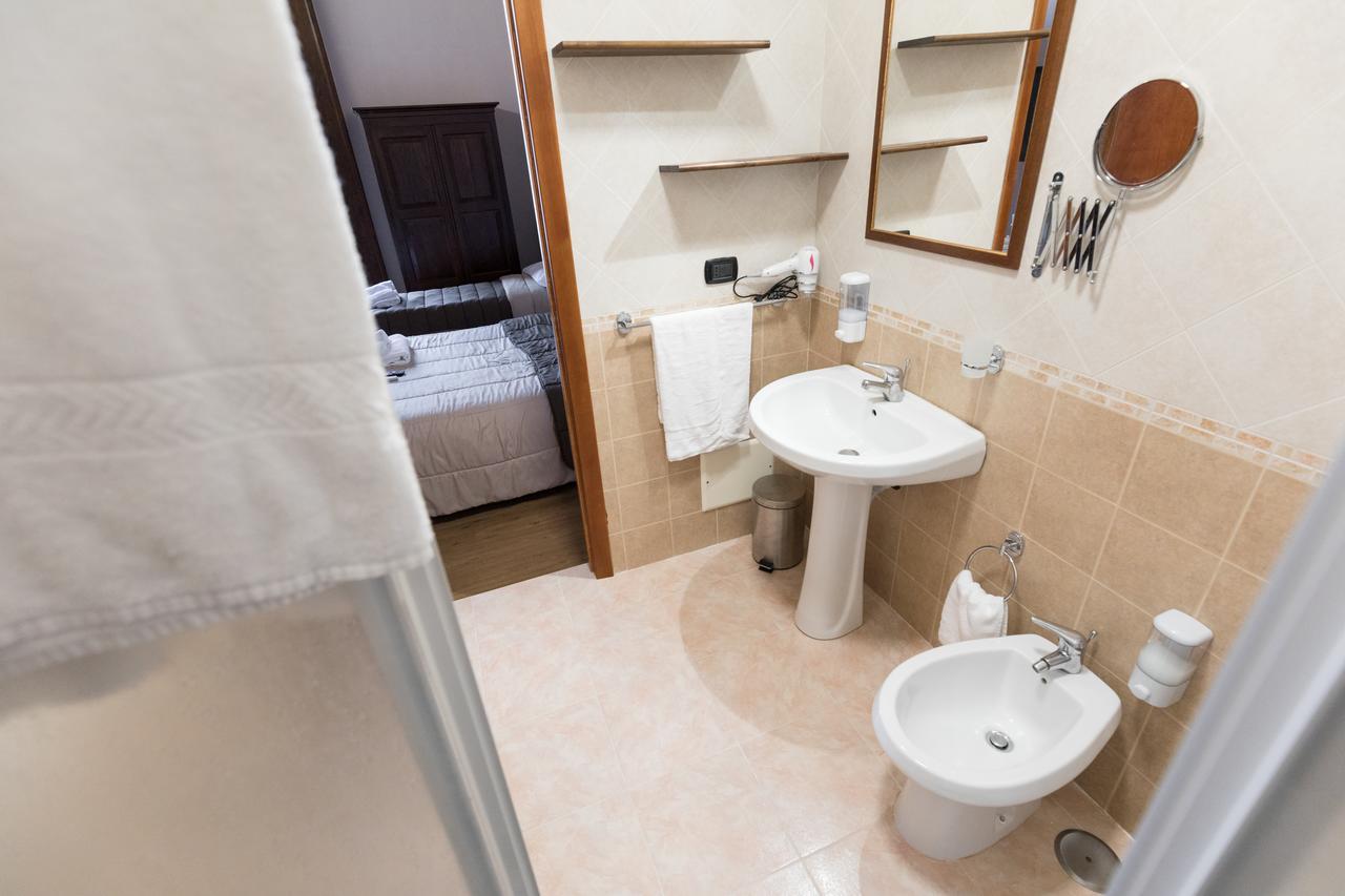 Opera Home Наполи Екстериор снимка
