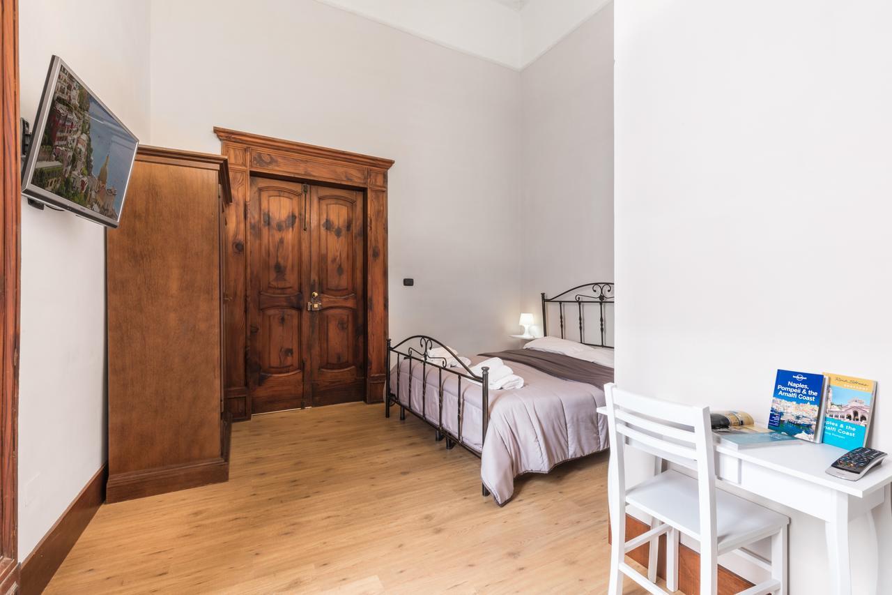 Opera Home Наполи Екстериор снимка